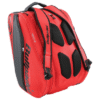 Ein Bullpadel BPP 24001 Vertex Rot Sportrucksack in Rot und Schwarz mit mehreren Fächern mit Reißverschluss und verstellbaren Riemen.