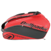 Eine rot-schwarze Sporttasche der Marke „Bullpadel“ mit der Modellbezeichnung „BPP 24001 Vertex Rot“ mit mehreren Fächern und einem Schultergurt.