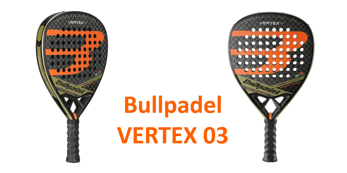 Zwei Bullpadel VERTEX 03 Padelschläger im eleganten schwarz-orangefarbenen Design werden nebeneinander präsentiert. Der Text „Bullpadel Padelschläger“ ist elegant zentriert zwischen ihnen platziert und unterstreicht ihren hochwertigen Eindruck.