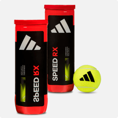 Zwei Tuben mit Speed RX-Tennisbällen im schwarz-roten Design werden neben einem gelben Tennisball mit schwarzem Logo präsentiert.