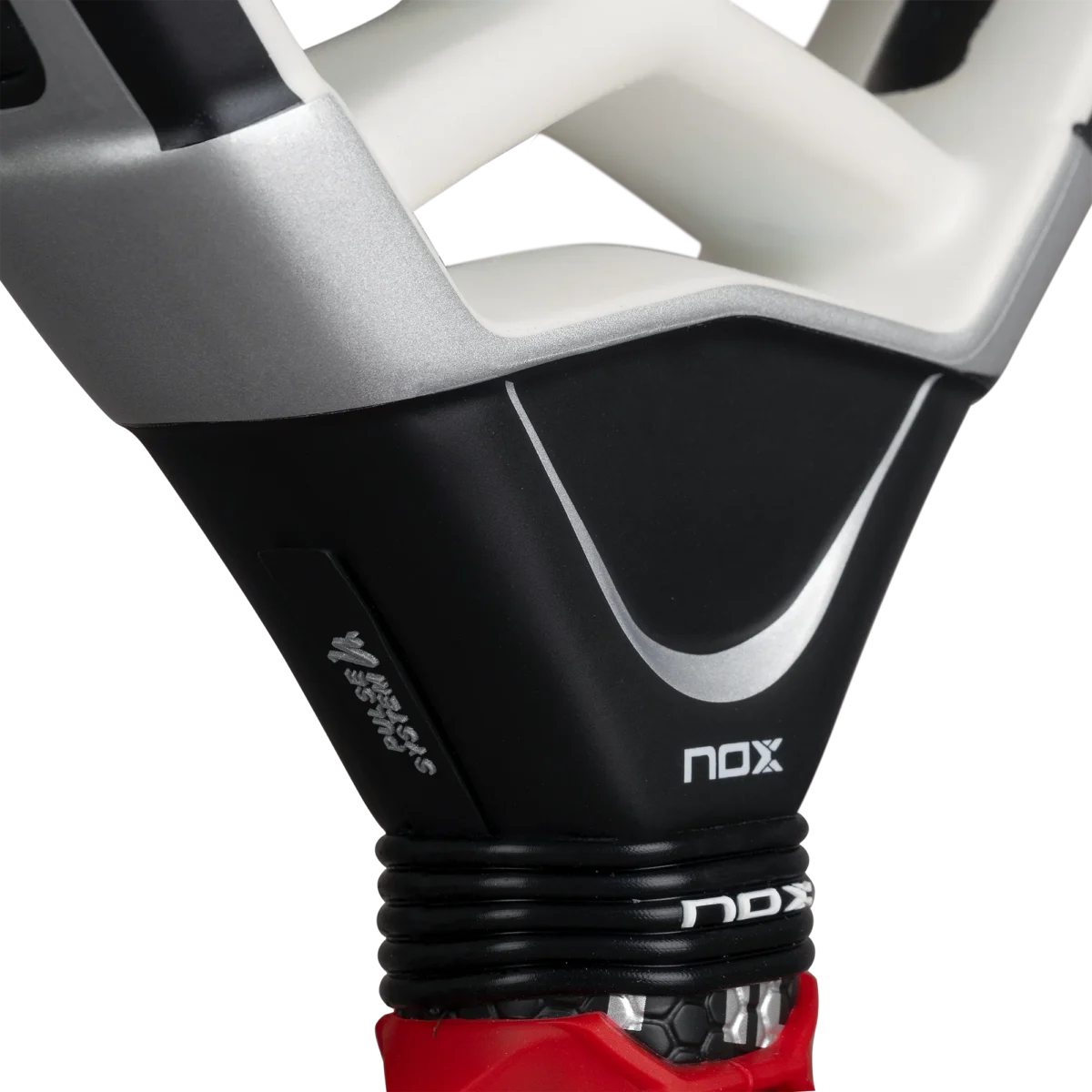 nox-at10-genius-attack-18k-2026-padelschlaeger-agustin-tapia-14